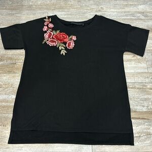 Oversized Black t shirt with flower rose patch on shoulder